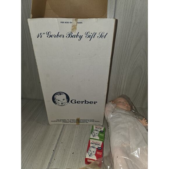 Vtg 1991 Gerber Baby Doll Gift Set Sleepy Eyes Food Dishes New In Box - Picture 2 of 11